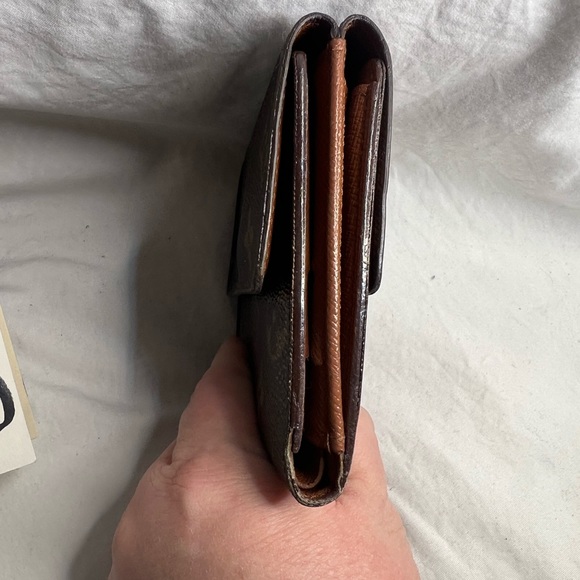 LV Wallet - Picture 4 of 5